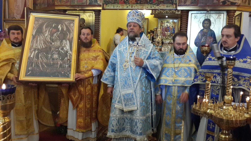 ÎPS Mitropolit Vladimir dimpreună cu mai mulți slujitori din Republica Moldova a săvârșit